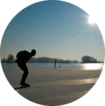 Schaatsen in de winterzon van Tammo Strijker