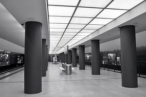 Moderner U-Bahnhof an der Station Brandenburger Tor