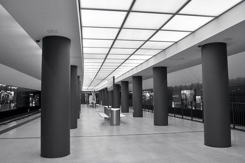 Modern metrostation bij station Brandenburger Tor