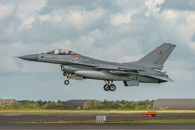 Relaunch Danish F-16AM during airshow Karup 2022. by Jaap van den Berg