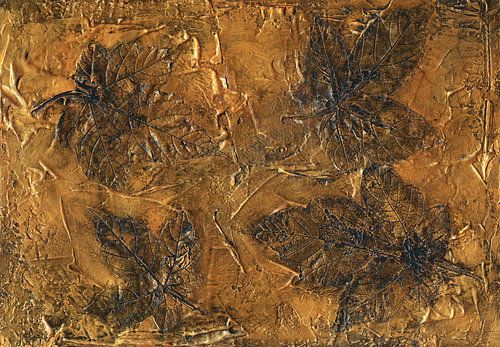 Prints of leaves in Venetian stucco