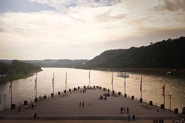 Deutsches Eck: waar de Rijn en de Moezel samenkomen | reisfotografie | fotobehang van Laura Dijkslag