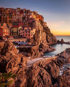 Manarola Dorf bei Sonnenuntergang, Cinque Terre Küstenfotografie