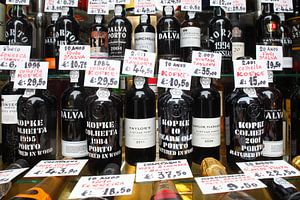 Bouteilles de vin de Porto, vitrine, Rua Fernandes Tomas, Porto, District de Porto, Portugal, Europe
