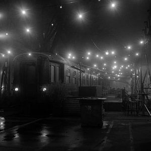 Vieux train dans la nuit