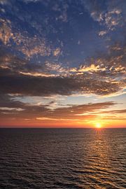 Le Skagerrak indompté | Lever de soleil sauvage en pleine mer sur Dylan Winter Visuals
