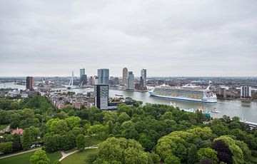 Het cruiseschip Harmony of the Seas in Rotterdam van MS Fotografie | Marc van der Stelt