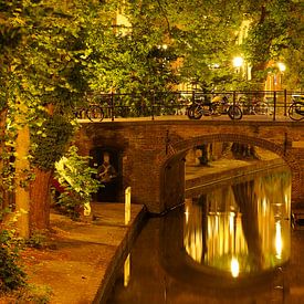 Quintijnsbrug over the Nieuwegracht in Utrecht by Donker Utrecht