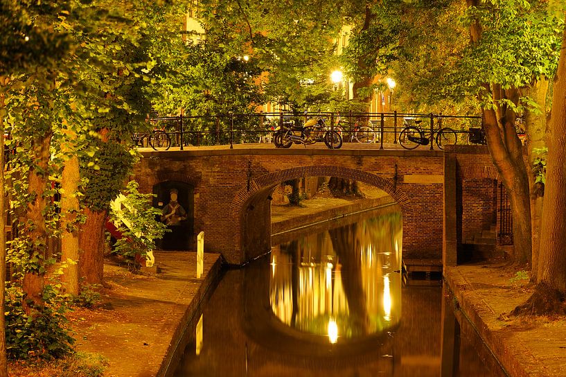 Quintijnsbrug over the Nieuwegracht in Utrecht by Donker Utrecht