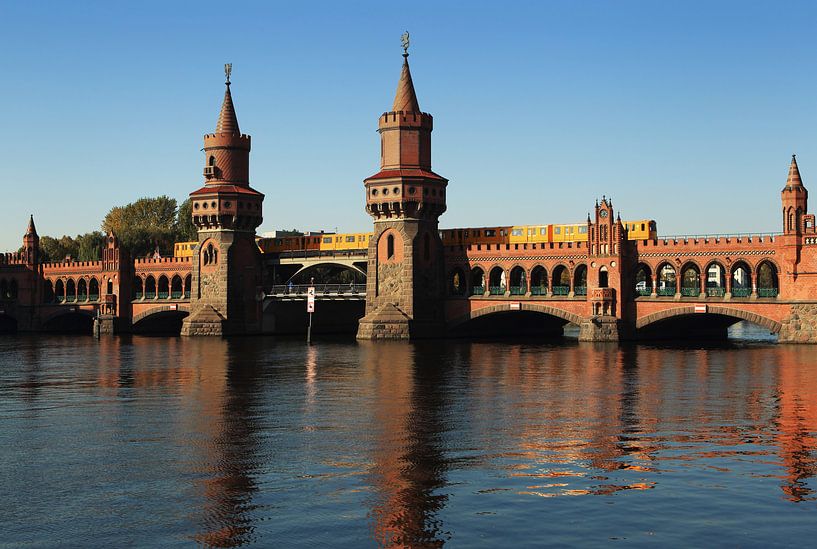 Oberbaumbrücke Berlin avec le métro par Frank Herrmann