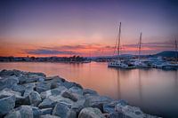 Zonsondergang in de haven van Port Grimaud, Frankrijk