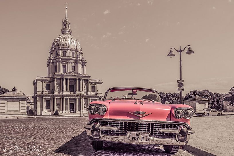 Vieille Cadillac classique à Paris look ancien par Patrick Löbler