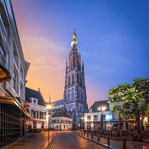 Zonsopkomst Havermarkt en Onze-Lieve-Vrouwekerk  Breda van Joris Bax