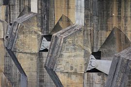 Detail van een stuw in de Douro, Portugal van Ed de Cock