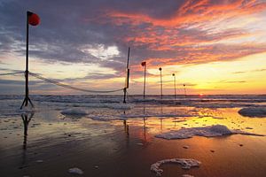 Sunset at the beach  von Dirk van Egmond