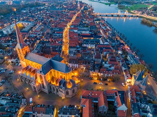 Kampen Bovenkerk in de oude stad tijdens zonsondergang