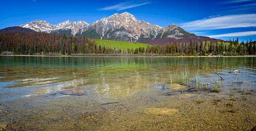 Berglandschap met helder meer, Brits Columbia, Canada