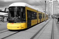 Tram op Alexanderplatz van Peter Bartelings thumbnail