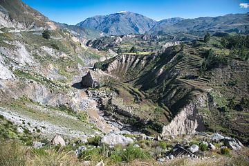 Colca Rivier in Arequipa gebied, in gebergte Andes, Peru