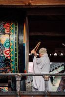 Monnik met trommel in Seoul