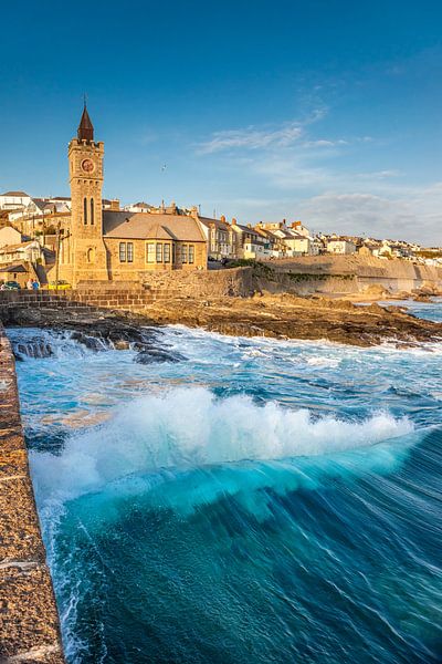 Église sur le quai à Porthleven, Cornouailles par Christian Müringer