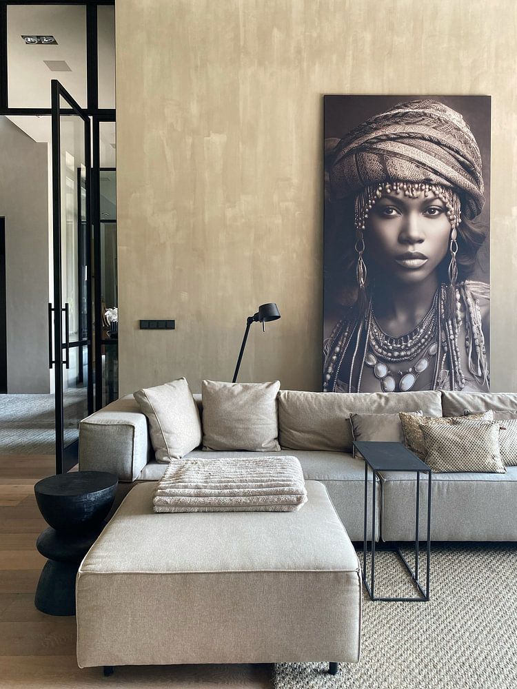 Afrikaanse vrouw met leeuw  van Carla Van Iersel 