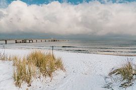 Strandweg mit Schnee im Ostseebad Göhren