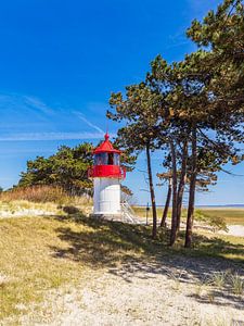 Le phare de Gellen sur l'île de Hiddensee sur Rico Ködder