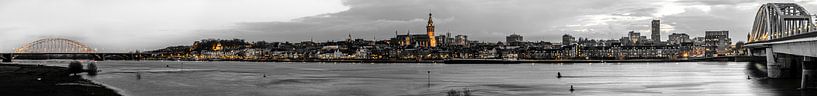 Nijmegen Skyline with Yellow Lights von Thomas van Houten