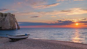 Coucher de soleil sur la plage d'Etretat, Normandie, France