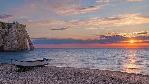 Coucher de soleil sur la plage d'Etretat, Normandie, France