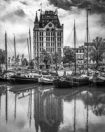 A stunning reflection of the White House in Rotterdam by Saskia Strack