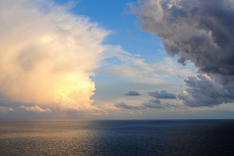 Himmel und Hölle über der Adria von Annavee