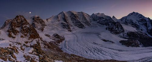 Crépuscule avec lune Alpes engadinoises à la Diavolezza Suisse