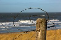 Prikkeldraad aan het strand