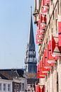 Gouda Fensterläden und der Turm der St. John's Church von Remco-Daniël Gielen Photography Miniaturansicht