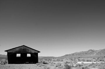 Schuur of barn Ghost Town Death Valley Amerika USA van Deer.nl