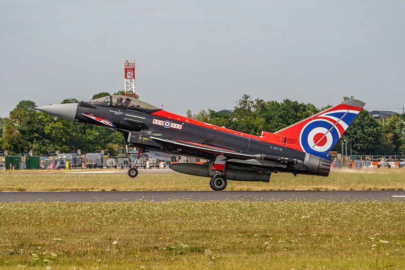 Royal Air Force Eurofighter Typhoon Solo Display 2022. von Jaap van den Berg