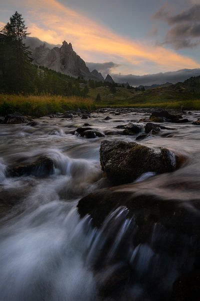 Coucher de soleil à la Vallée de la Clarée dans les Alpes françaises. par Jos Pannekoek