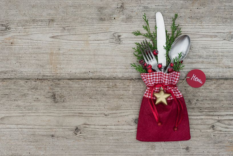Weihnachten Hintergrund mit Tisch und Dekoration von Alex Winter