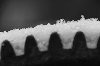 Schnee auf dem Zahnrad