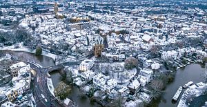 Das Stadtzentrum von Zwolle an einem kalten Wintermorgen von der