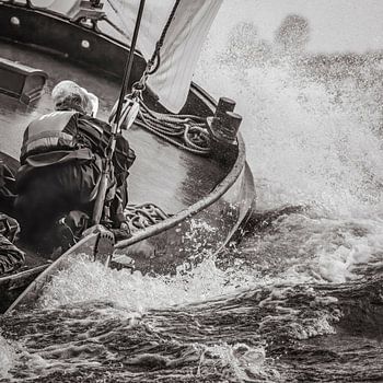 Skûtsje in einer Welle