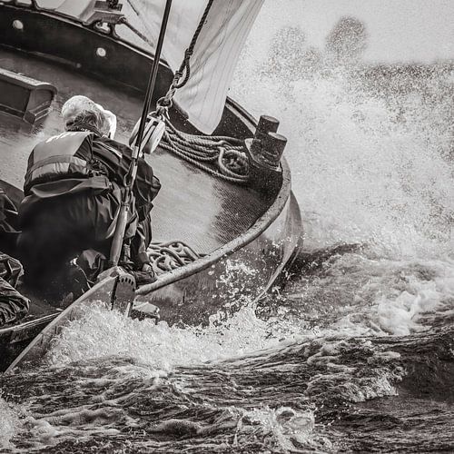 Skûtsje in een golf van ThomasVaer Tom Coehoorn