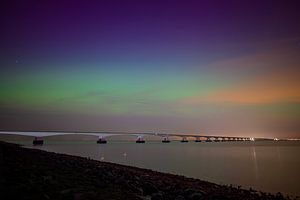 Die Zeelandbrücke mit Nordlicht