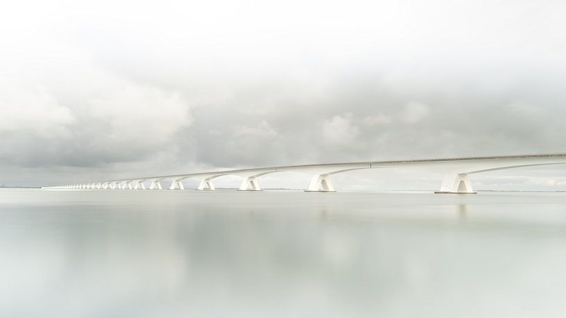 "L'élégance intemporelle du pont de Zeeland par Saskia Strack