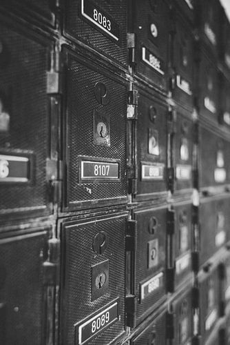 Postbusjes in een verlaten dorp in Australie.