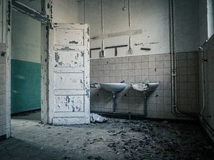 Verlassene Lotsenschule, Belgien - Urbex / Verfall / Alt / Graffiti / Toilette / Toilettenraum / Was von Art By Dominic