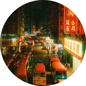 Neon en minibusjes: het nachtleven in de wijk Mong Kok