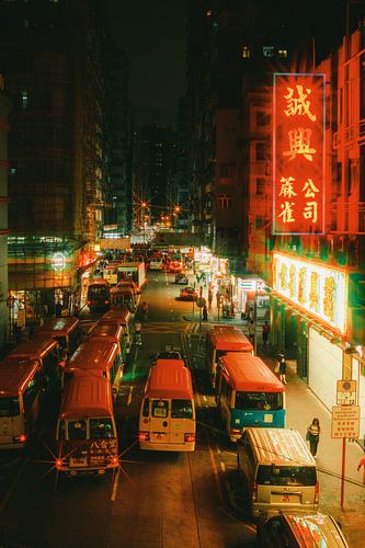 Neon en minibusjes: het nachtleven in de wijk Mong Kok
